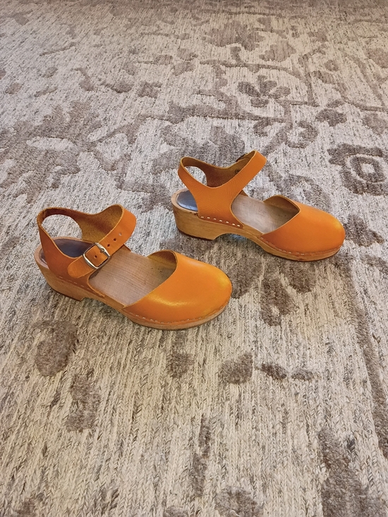 MIA Shoes - Mia Swedish Leather Low Heel Clogs • Size 39 Or Leather Mary Jane Clogs